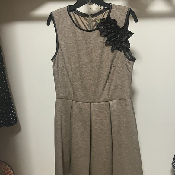 TAYLOR Ponte Knit Dress with Floral Applique Oat - size 12 - Picture 1 of 6
